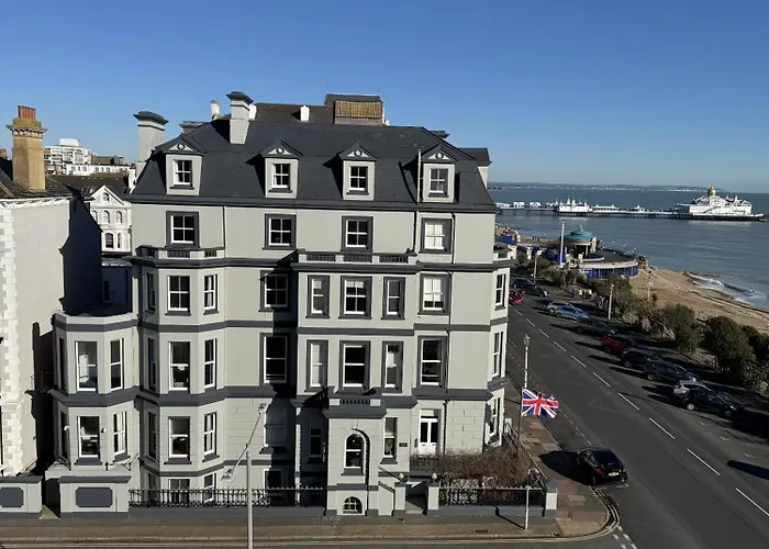 Ping Pong hotel: West Rocks Hotel