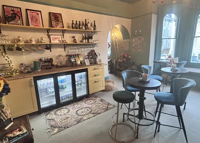 Central hotel: The Sheldon B&B - Free Private Parking